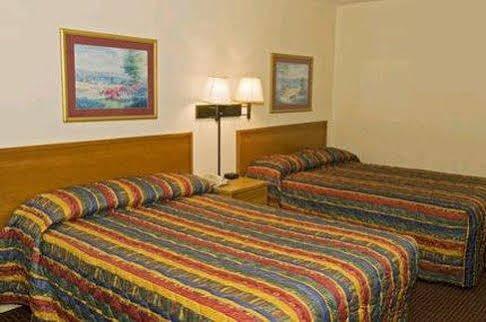 Mid-Town Inn Кларксвілл Екстер'єр фото