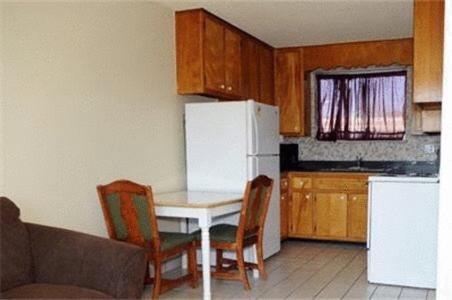 Mid-Town Inn Кларксвілл Номер фото